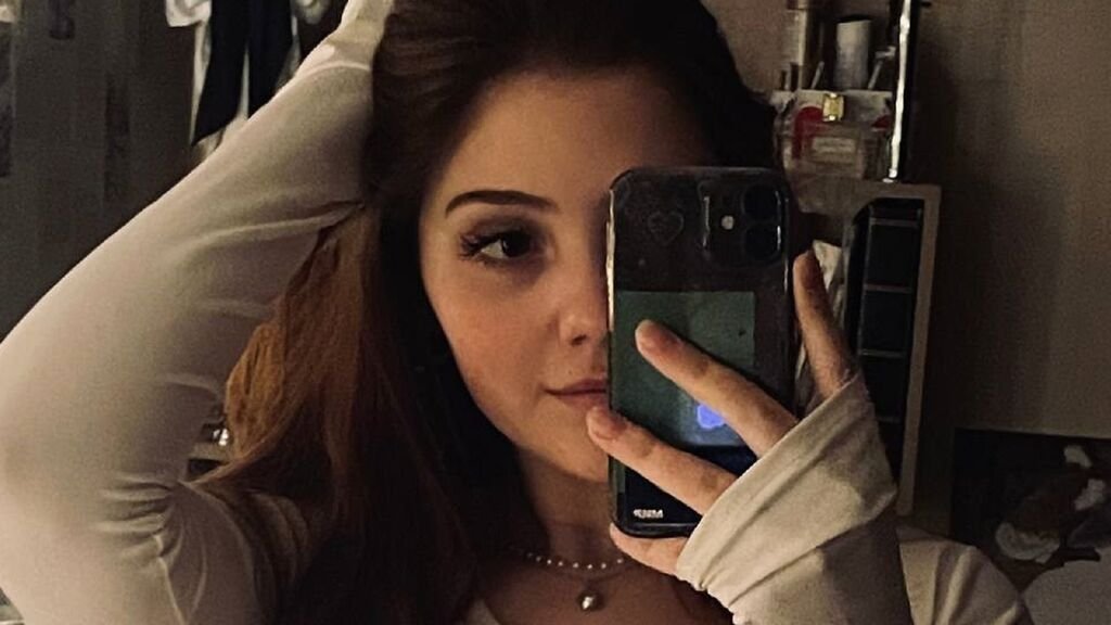 AdrienMusnis Cam: More Than Just a Show