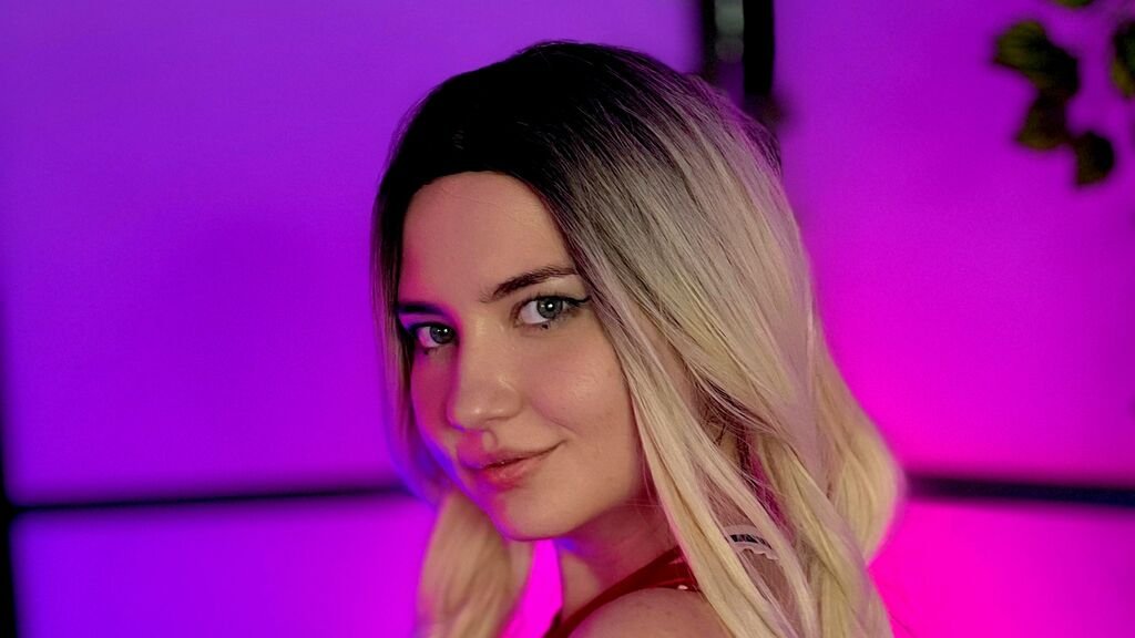 Alisia Fitcher's Amateur Webcam Model Adventures Alisia Fitcher’s Amateur Webcam Model Adventures