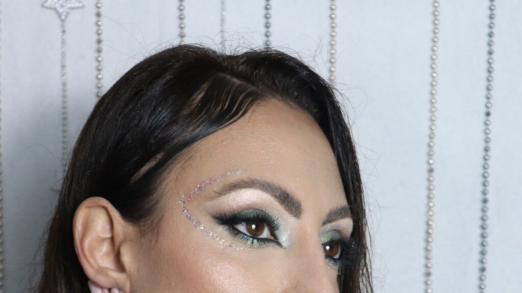 AlmaCats Paw-some Cam Adventure