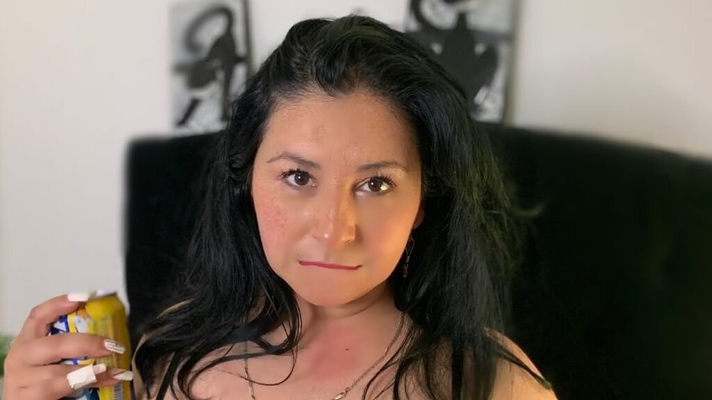 Amateur Webcam Model AgathaDavies: A New Star on the Horizon? Amateur Webcam Model AgathaDavies: A New Star on the Horizon?