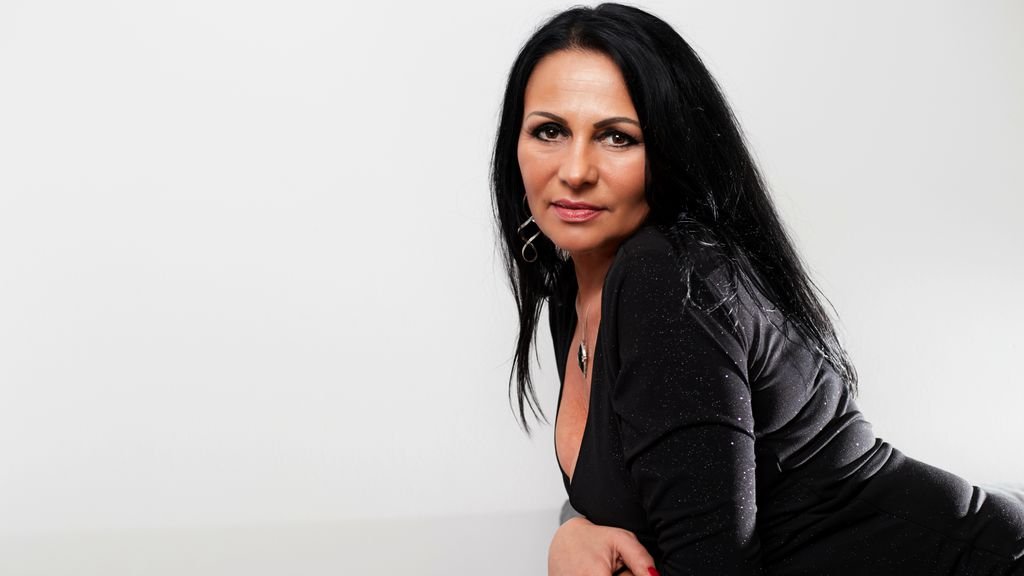 Amateur Webcam Model AgatheLive Shares Her Passionate Performance Amateur Webcam Model AgatheLive Shares Her Passionate Performance