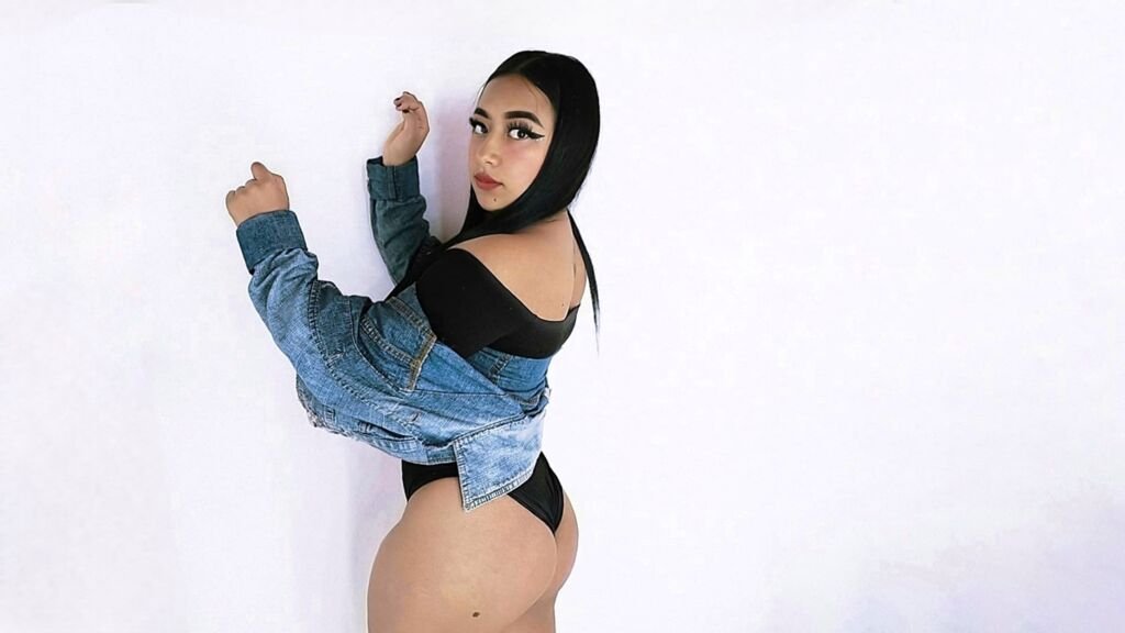 amateur webcam model alejandriamahs unleashing her passion