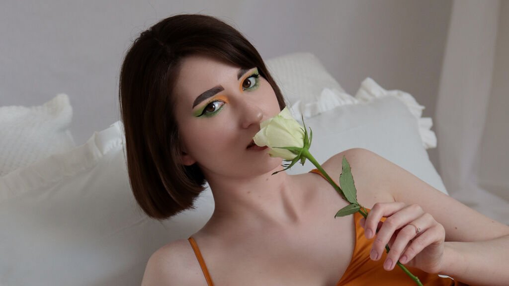 amateur webcam model alexacaywood shares her passion