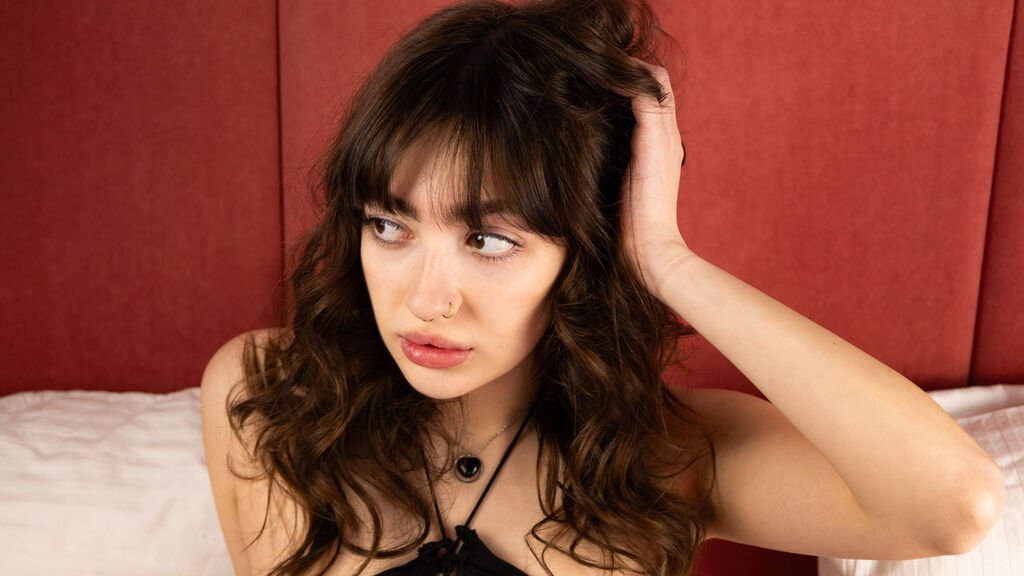 Amateur Webcam Model AlexisKawakami Shares Her Unique Perspective