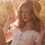 amateur webcam model alisiadrake shares her passionate performance