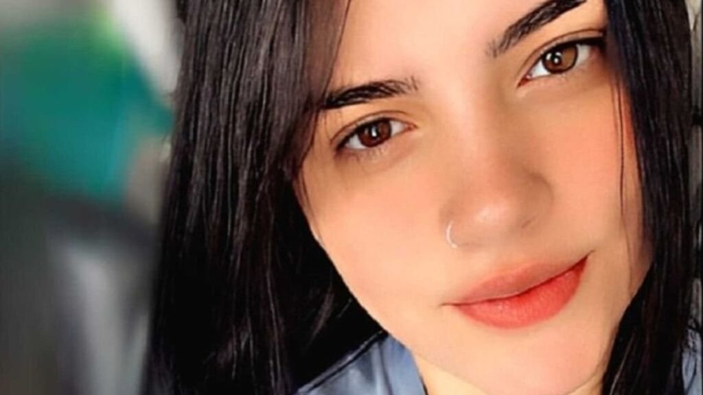 Amateur Webcam Model AndreinaPetit Shares Her Passion Amateur Webcam Model AndreinaPetit Shares Her Passion