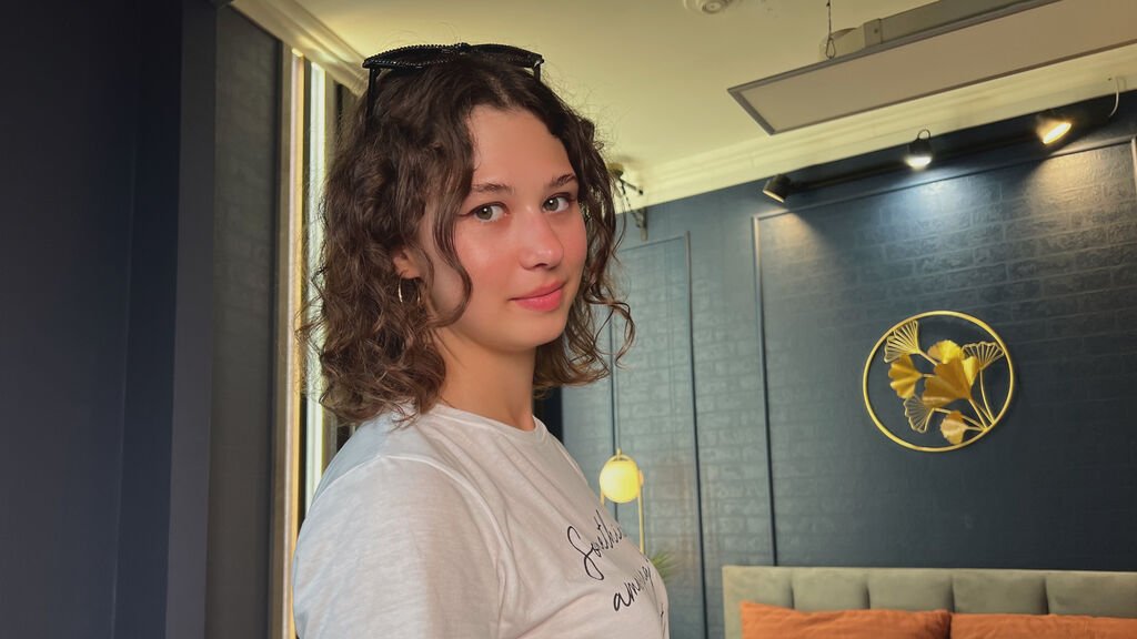 Amateur Webcam Model Angelina Deor Shares Her Passion