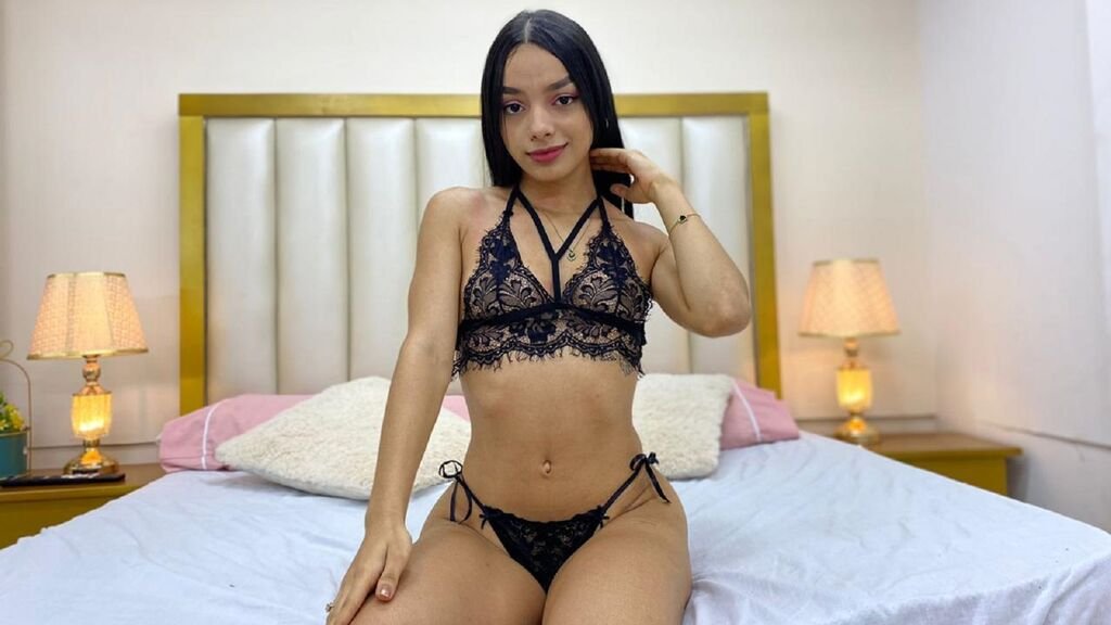 amateur webcam model angelinelizy shares her unique perspective