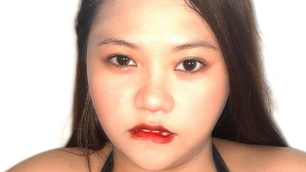 Amateur Webcam Model Anna Foley Shares Her Passionate Performance Amateur Webcam Model Anna Foley Shares Her Passionate Performance