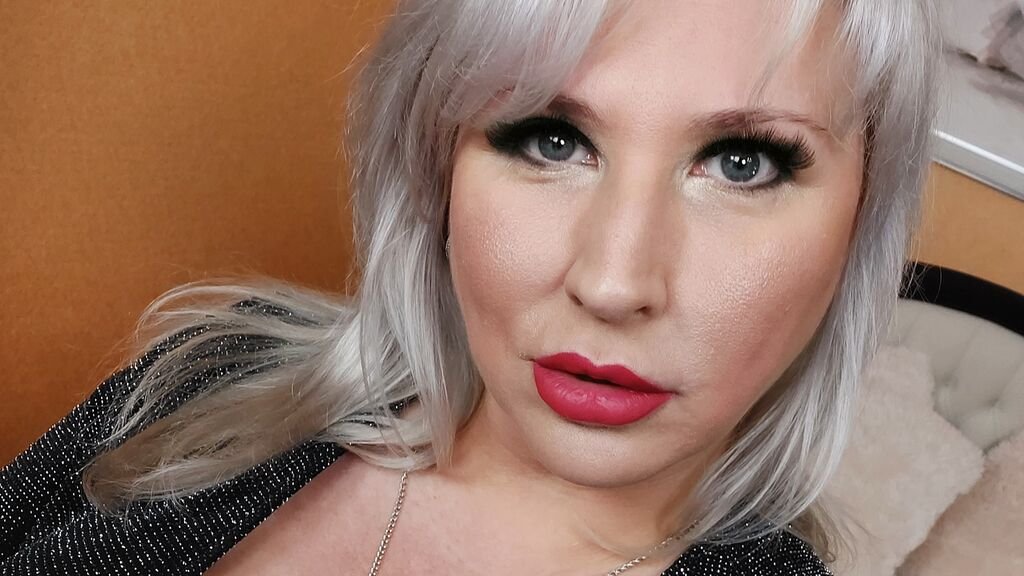 Amateur Webcam Model AnnaKosyta Shares Her Unique Experience