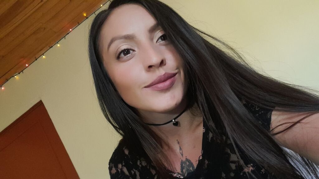 Amateur Webcam Model AnnaSoller Shares Her Unique Perspective Amateur Webcam Model AnnaSoller Shares Her Unique Perspective