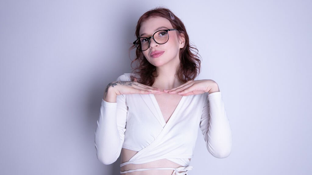 Amateur Webcam Model Ariel Dean Shares Her Passionate Performance