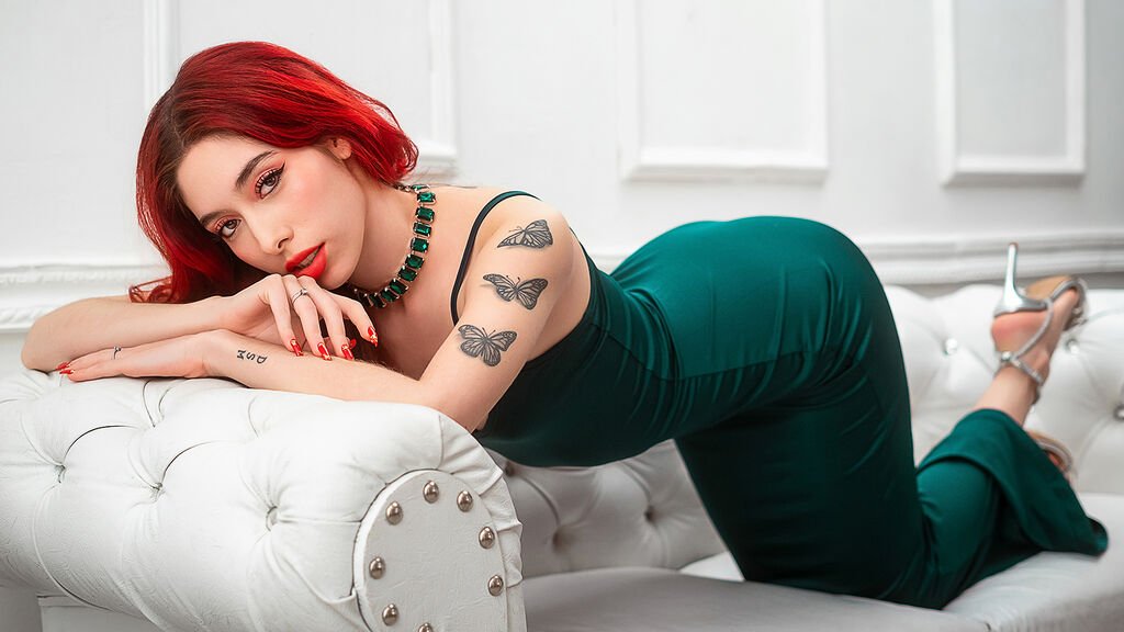 amateur webcam model ariianagomez shares her passionate performance