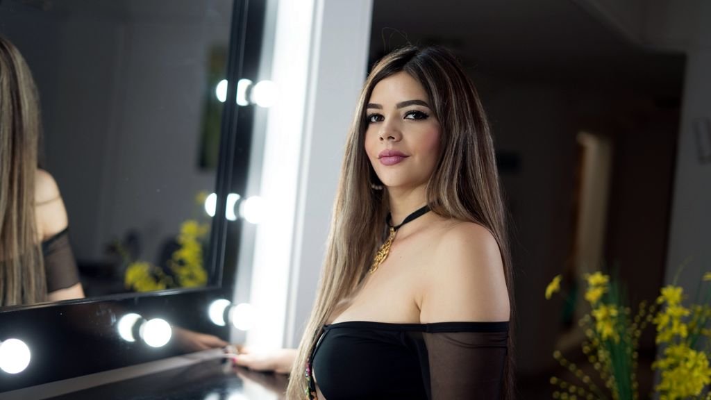 Amateur Webcam Model Caroline Campbell Shares Her Unique Perspective