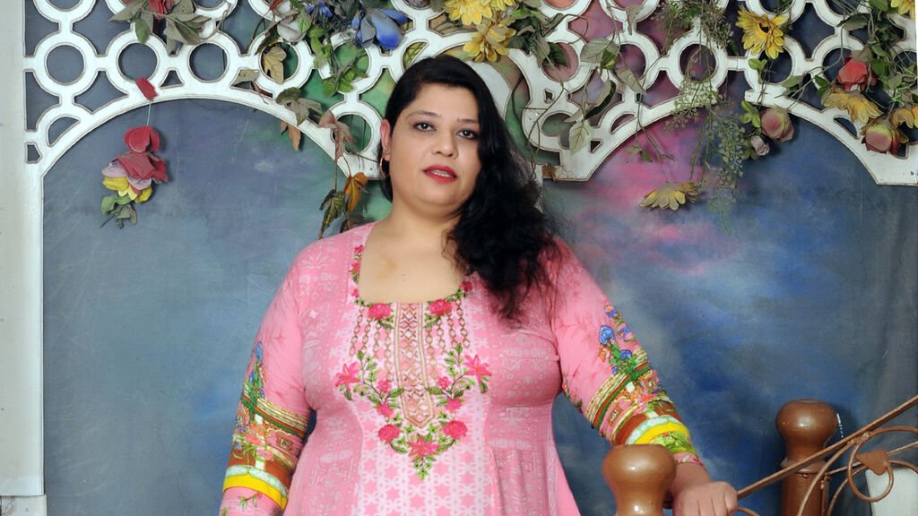 amateur webcam model carolinealisha shares her unique experience