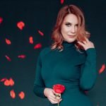 amateur webcam model charmingevee shares her unique charms