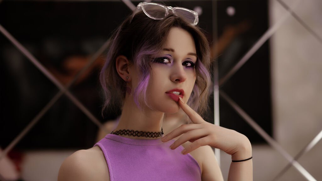 Amateur Webcam Model Christy Johnson Shares Her Passionate Performances