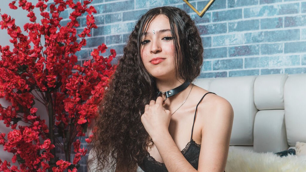 Amateur Webcam Model Chronicles: Arciniega’s Journey