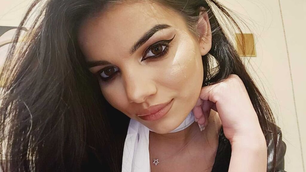 Amateur Webcam Model ClaraDeea Shares Her Unique Perspective