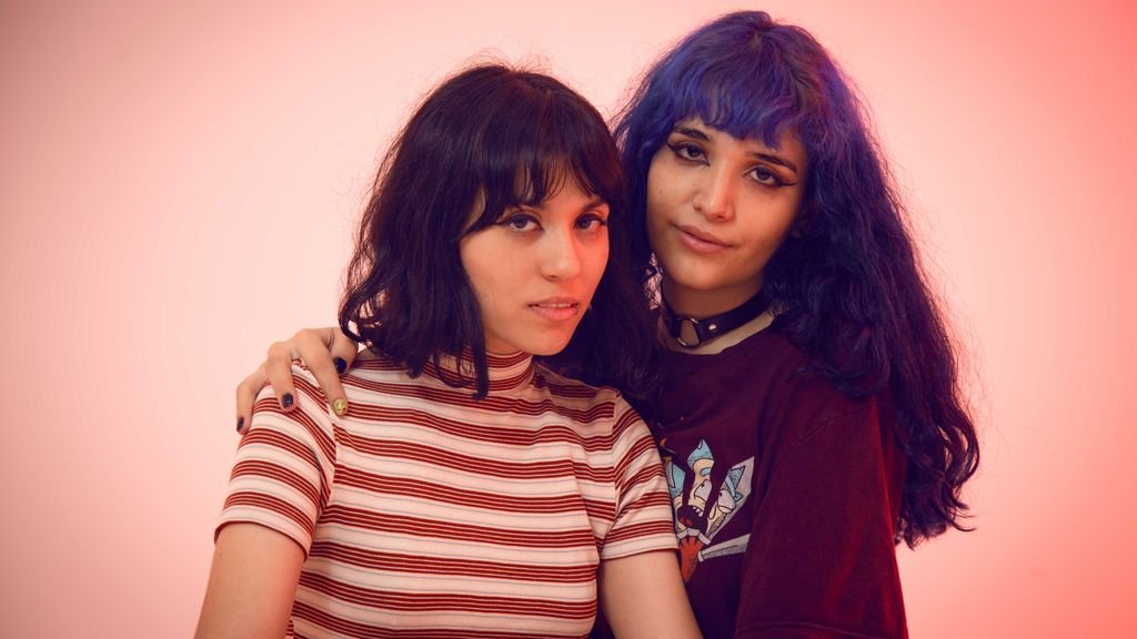 Amateur Webcam Model CristenandXimena's Unique Perspective Amateur Webcam Model CristenandXimena’s Unique Perspective