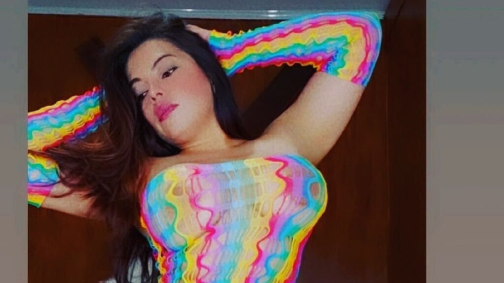 Amateur Webcam Model DaiaraSweet Shares Her Passionate Performances Amateur Webcam Model DaiaraSweet Shares Her Passionate Performances