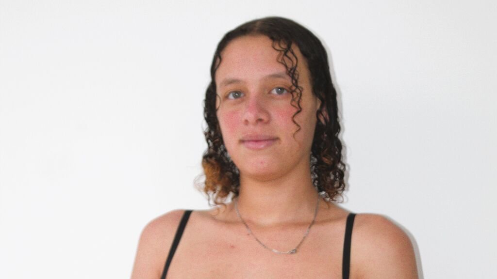 amateur webcam model danessaeva shares her unique perspective