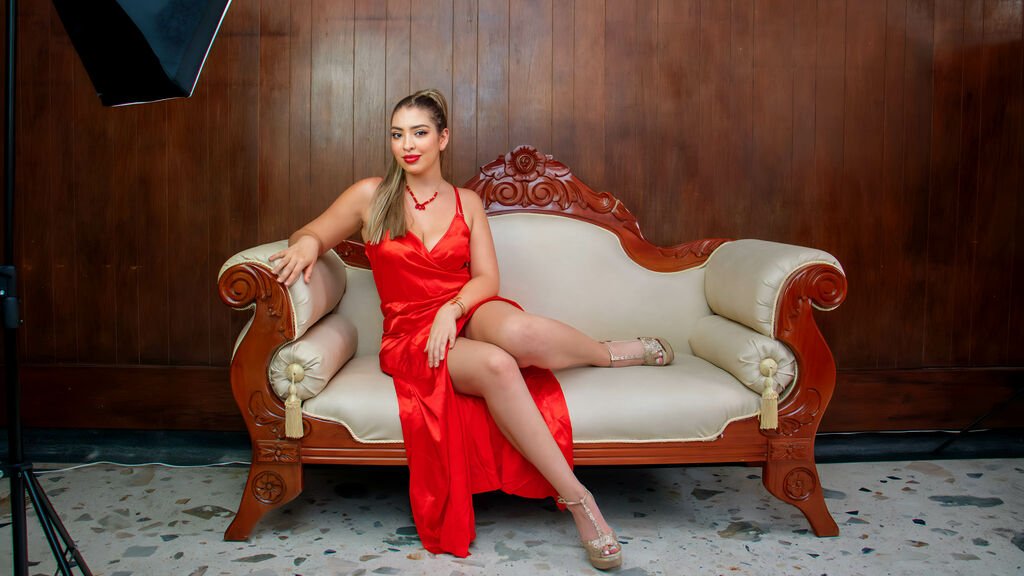 Amateur Webcam Model DannaHernandez Shares Her Unique Perspective