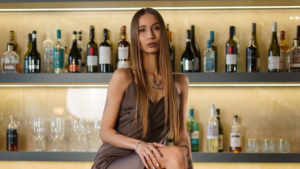 Amateur Webcam Model DianaBrooke Shares Her Passionate Performances