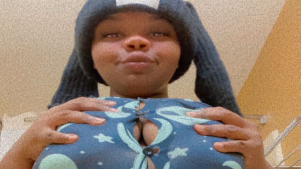 Amateur Webcam Model dxvilwitchx: Unleashing Her Dark Side Amateur Webcam Model dxvilwitchx: Unleashing Her Dark Side