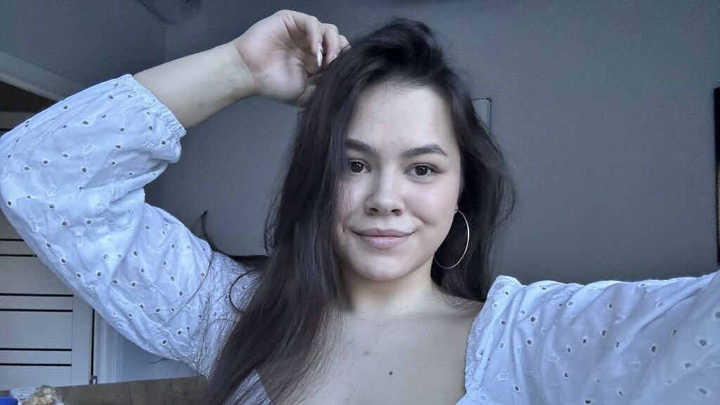 amateur webcam model ellamikella shares her unique perspective