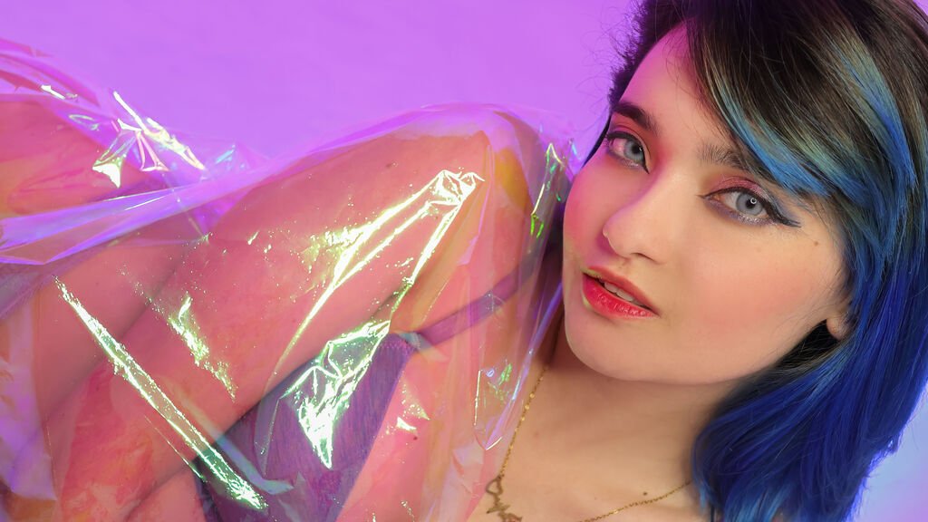 Amateur Webcam Model EllieBlu Shares Her Unique Perspective Amateur Webcam Model EllieBlu Shares Her Unique Perspective