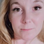 amateur webcam model emileecrystal shares her passionate performances