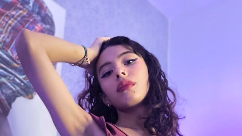 Amateur Webcam Model EvaMartinez Shares Her Unique Perspective Amateur Webcam Model EvaMartinez Shares Her Unique Perspective