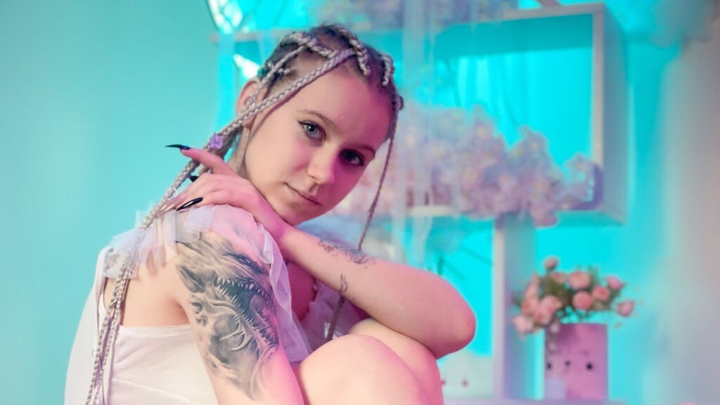 Amateur Webcam Model Finds Success on BellaArena