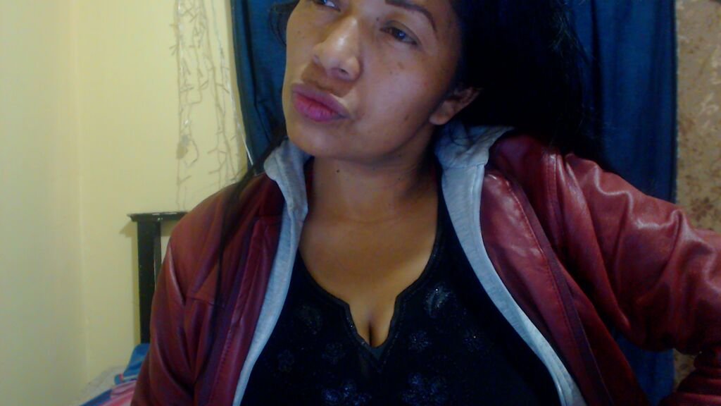 Amateur Webcam Model Finds Success on Kinmerlylan Amateur Webcam Model Finds Success on Kinmerlylan