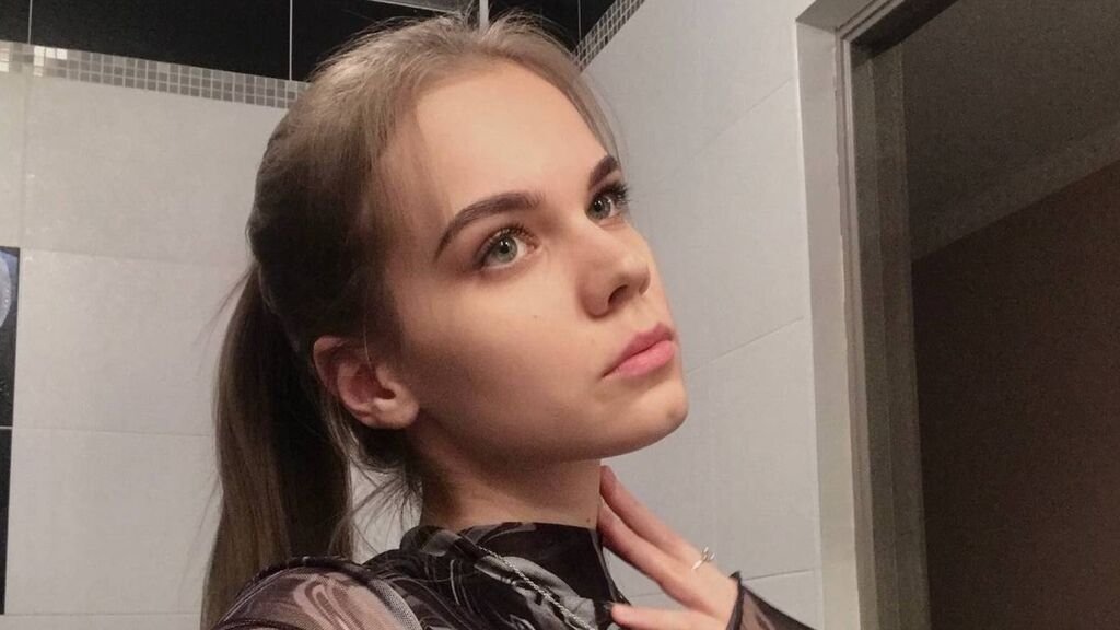 Amateur Webcam Model Finds Success on RinaPole