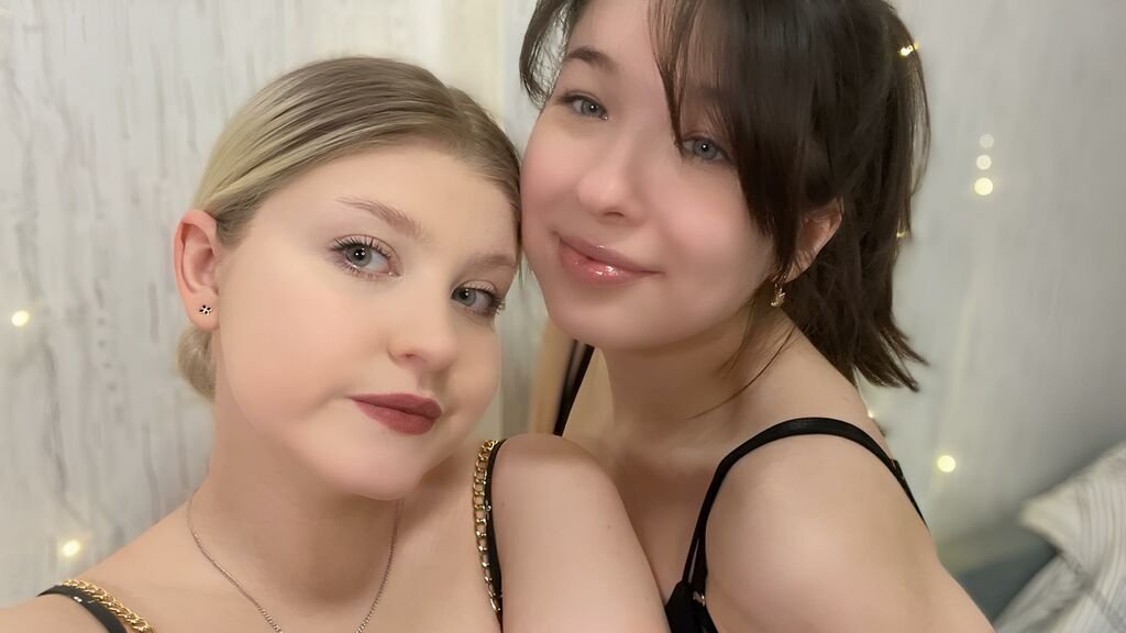 Amateur Webcam Model Finds Success with Angelic Gaze Amateur Webcam Model Finds Success with Angelic Gaze