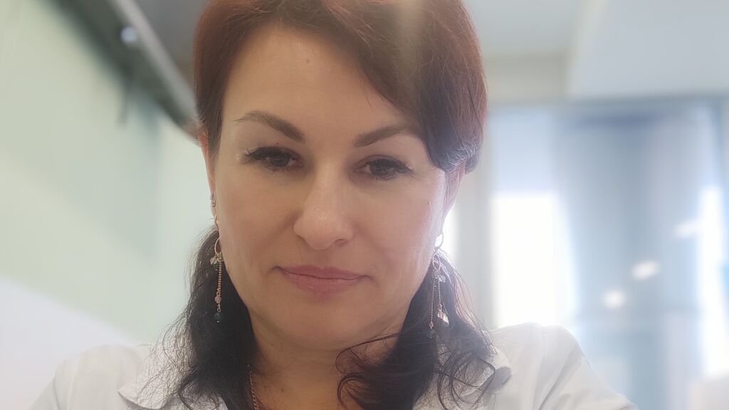 amateur webcam model finds success with elenadrosera