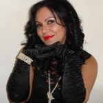 amateur webcam model finds success with eveleone