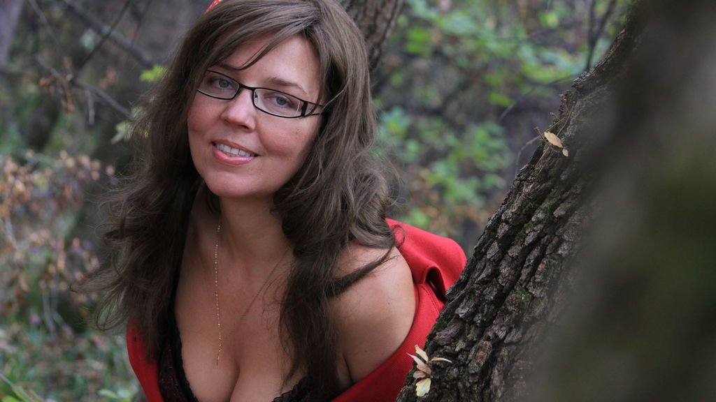 Amateur Webcam Model Finds Success with EviCouronne Amateur Webcam Model Finds Success with EviCouronne