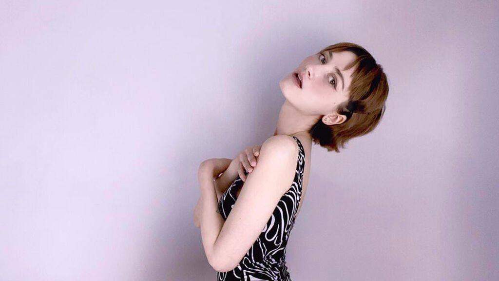 Amateur Webcam Model Finds Success with LilyLarimar Amateur Webcam Model Finds Success with LilyLarimar