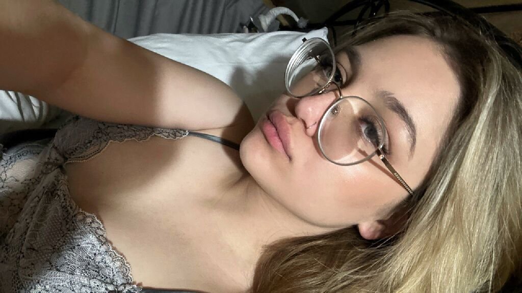 amateur webcam model finds success with linanova