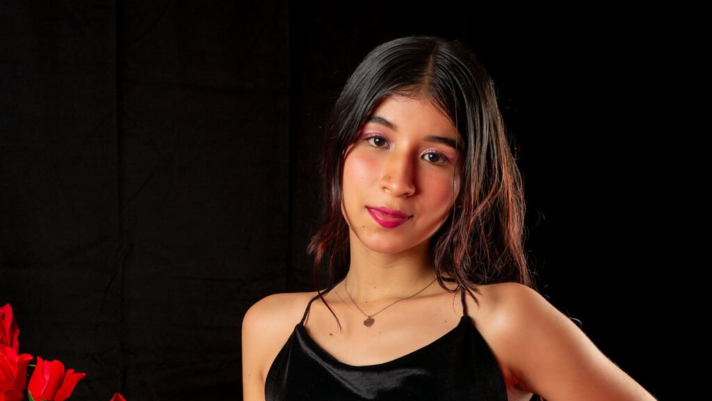 Amateur Webcam Model Finds Success with MadinssonPower Amateur Webcam Model Finds Success with MadinssonPower