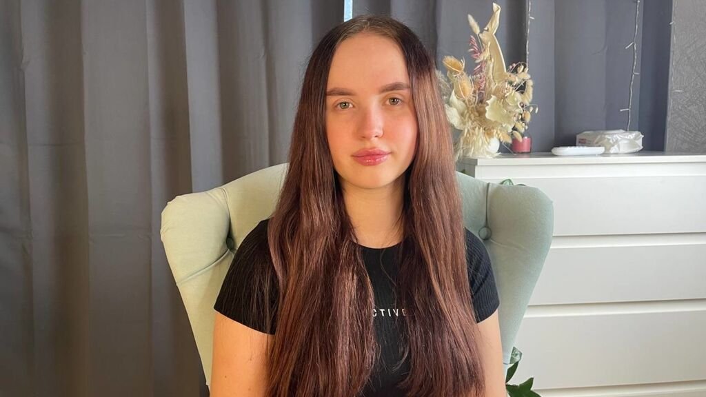 amateur webcam model finds success with miranyman