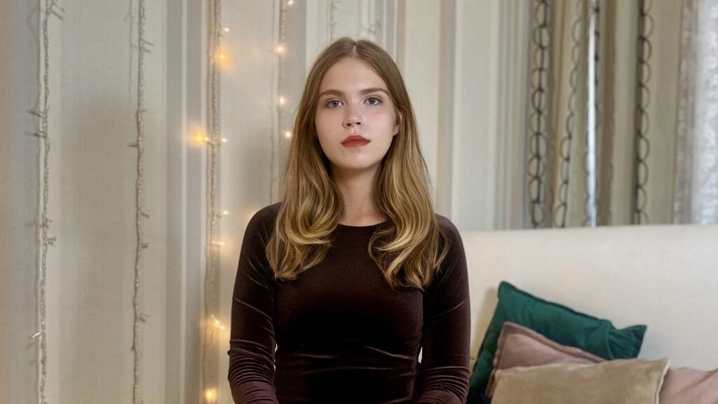 Amateur Webcam Model GingerTurner Shares Her Passionate Performances Amateur Webcam Model GingerTurner Shares Her Passionate Performances