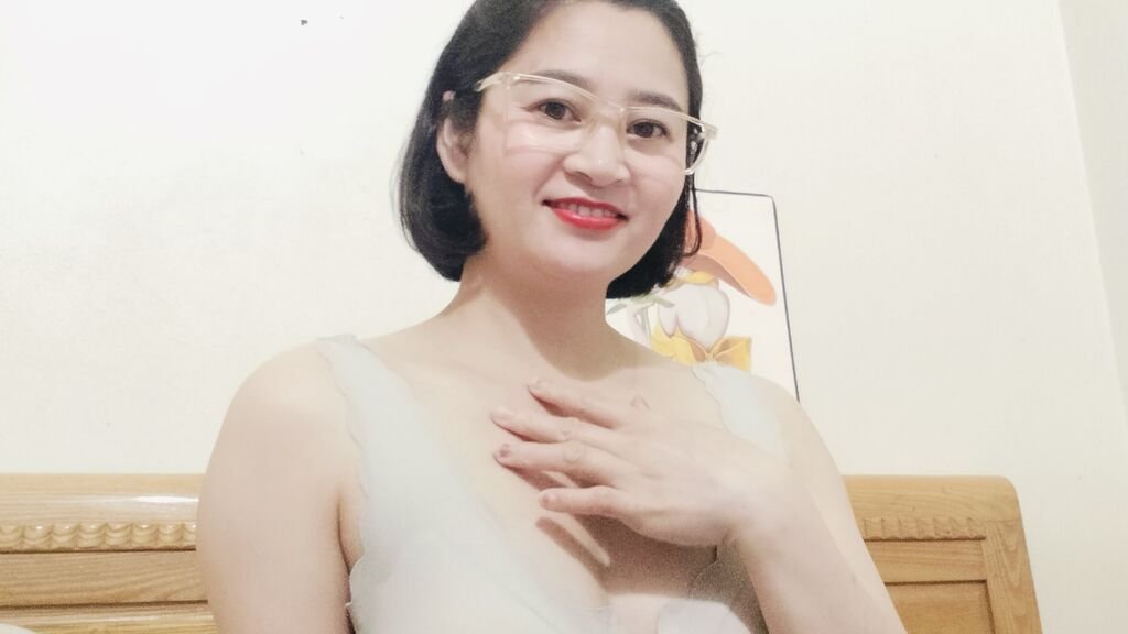 Amateur Webcam Model HueRina Shares Her Unique Talents Amateur Webcam Model HueRina Shares Her Unique Talents