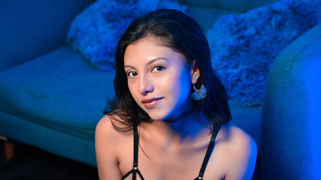 amateur webcam model isabelahopson shares her unique perspective