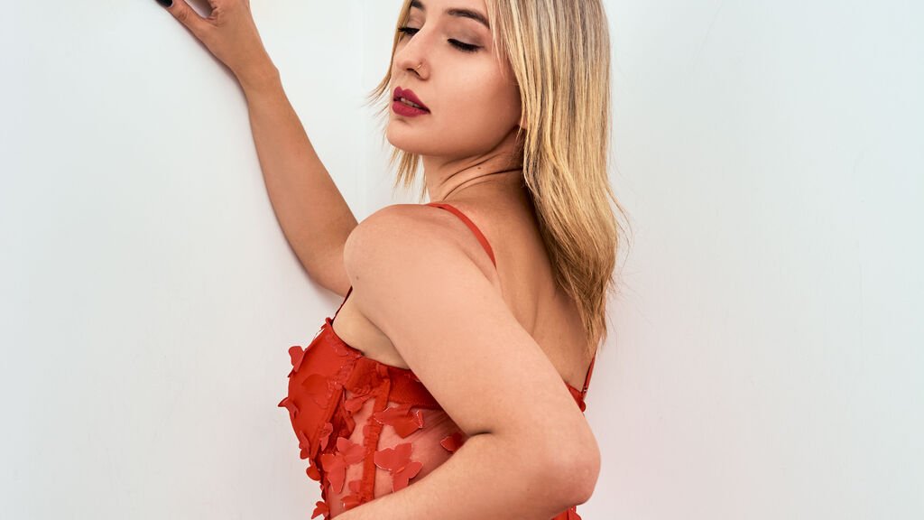 Amateur Webcam Model Isabella Daviss Shares Her Passionate Performance Amateur Webcam Model Isabella Daviss Shares Her Passionate Performance