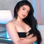 amateur webcam model isabellhotson shares her passionate performances