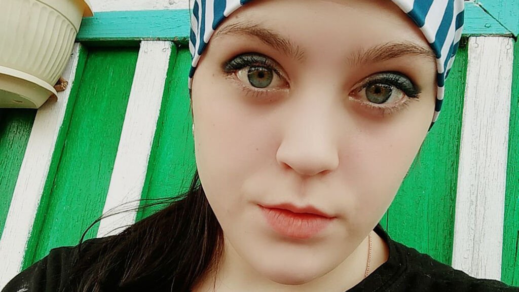 Amateur Webcam Model JuliaJayson Shares Her Unique Perspective Amateur Webcam Model JuliaJayson Shares Her Unique Perspective